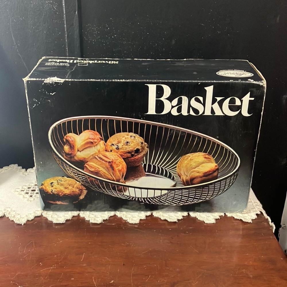 Vintage Leonard Towle Company Silverplated Wire Bread Basket in Box no. 822